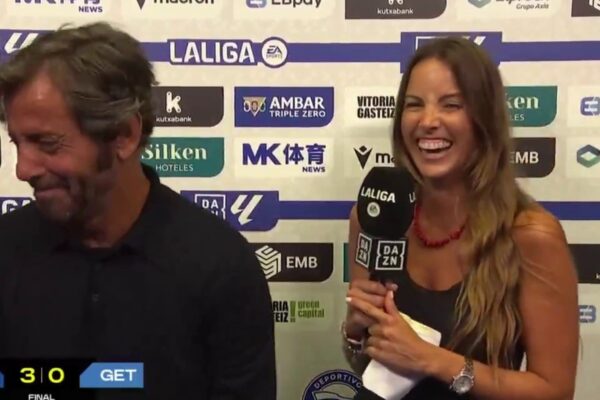 Técnico de Alavés se fue de la entrevista tras un ataque de risa