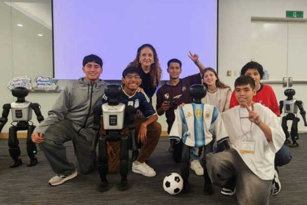 Dos jóvenes argentinos ganan un premio en el Mundial de Robótica en Corea del Sur
