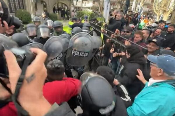 Incidentes durante marcha por inseguridad: vecinos exigen cambio de la cúpula policial