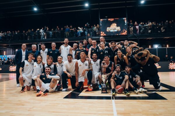 Duki inauguró su cancha de básquet con figuras de la Generación Dorada y el streaming