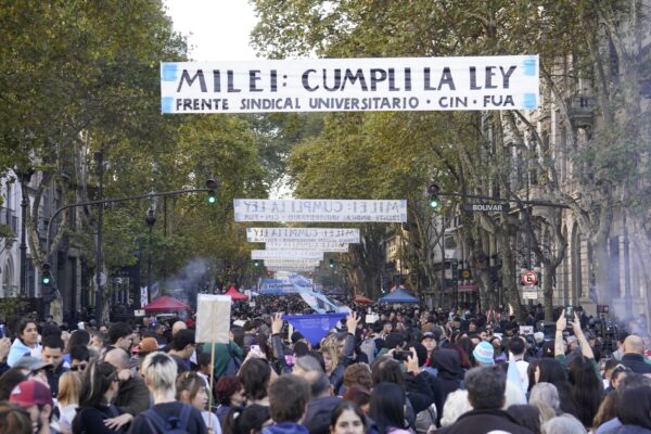 Cámara Confirma Vigenia de Cautelar Obligando al Gobierno a Respetar Ley de Fondos