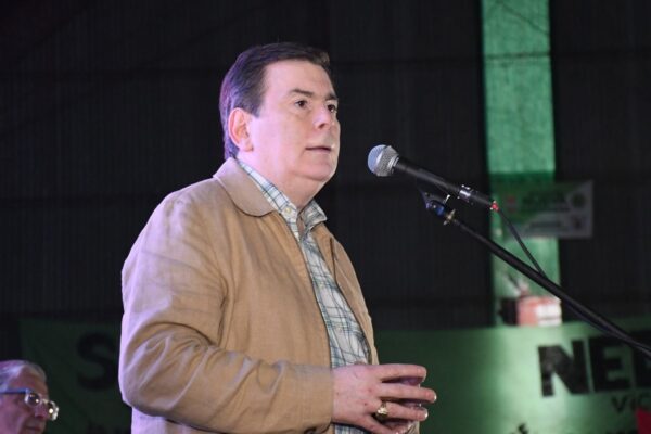 Zamora acusa a gobernadores de colaboración económica con Milei