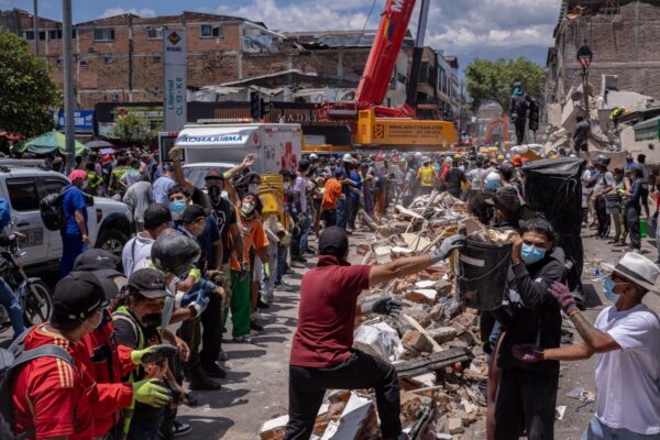 Terremoto de 7.4 grados en Colombia: 250 muertos y 10 mil heridos