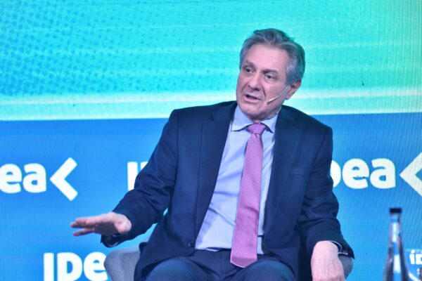 El dos de Caputo anticipó que el Banco Central compraría $10 mil millones antes de las elecciones de 2027.