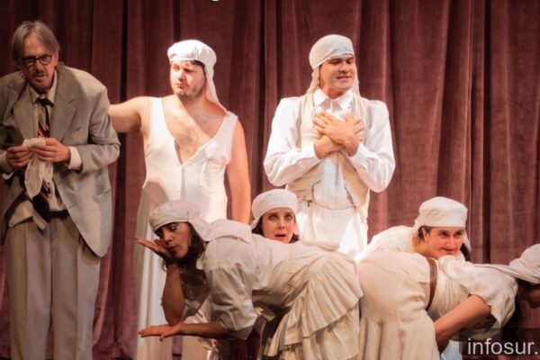 Lomas de Zamora: Cuzzani vuelve con su comedia satírica en Mandorla Teatro