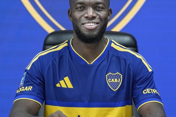 Enner Valencia se entrena con Boca tras firmar contrato hasta 2027