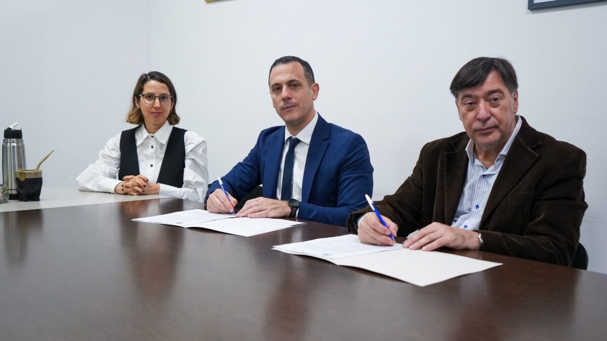 Lanús y la UNDAV firman convenio para formar a 120 aspirantes a policías