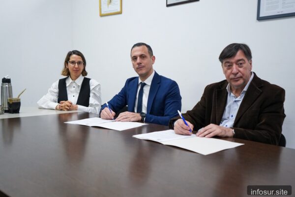 Lanús y la UNDAV firman convenio para formar a 120 aspirantes a policías