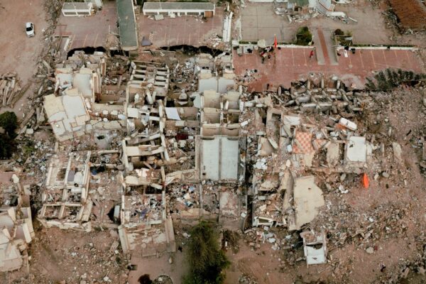 En la costa de Venezuela, la vida se reduce a la supervivencia y al entierro