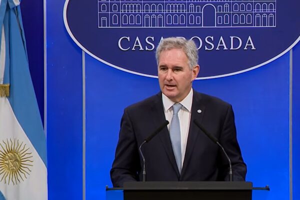 Gobierno acusa a Lula de escalar conflicto y respalda a Milei contra Bolsonaro