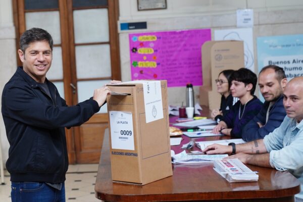 Kicillof enfrenta dilema electoral: cómo evitar filas en elecciones concurrentes que estudian en la provincia