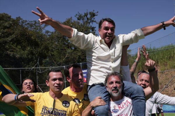 En el nombre del padre: los Bolsonaro, candidatos a todo en las elecciones de Brasil