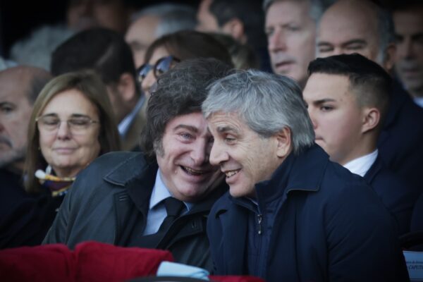 Caputo aconsejó a Kicillof retirarse de 2027 si la reforma del Central se aprueba