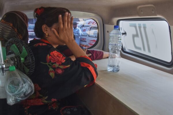 Tragedia en Pakistán: murieron 14 bebés por un incendio en un hospital