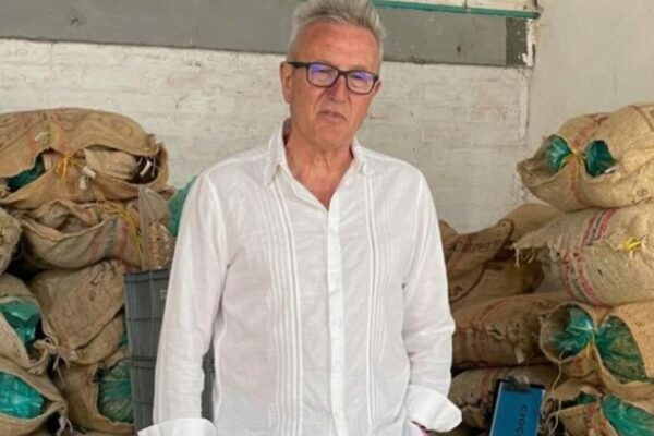 Ricardo Oteros, catador de café: 'El error más habitual al prepararlo en casa no tiene que ver con el café, sino con el agua y la temperatura'