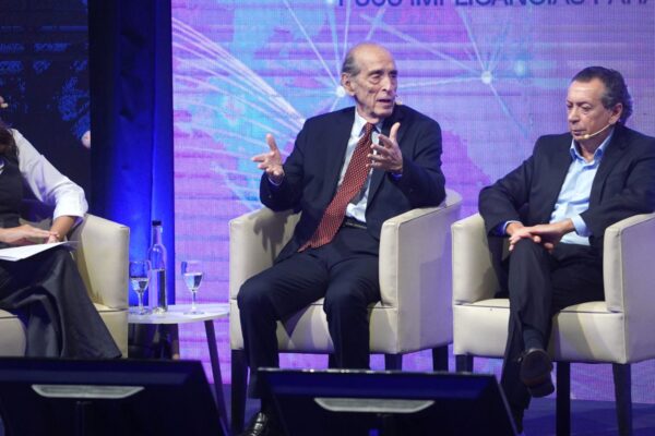 Ricardo Arriazu rechaza devaluar el dólar: "Es como cambiar el metro para medir el doble"
