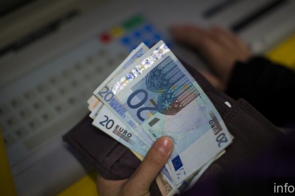 Euro en Venezuela cotiza a 861 bolívares este sábado