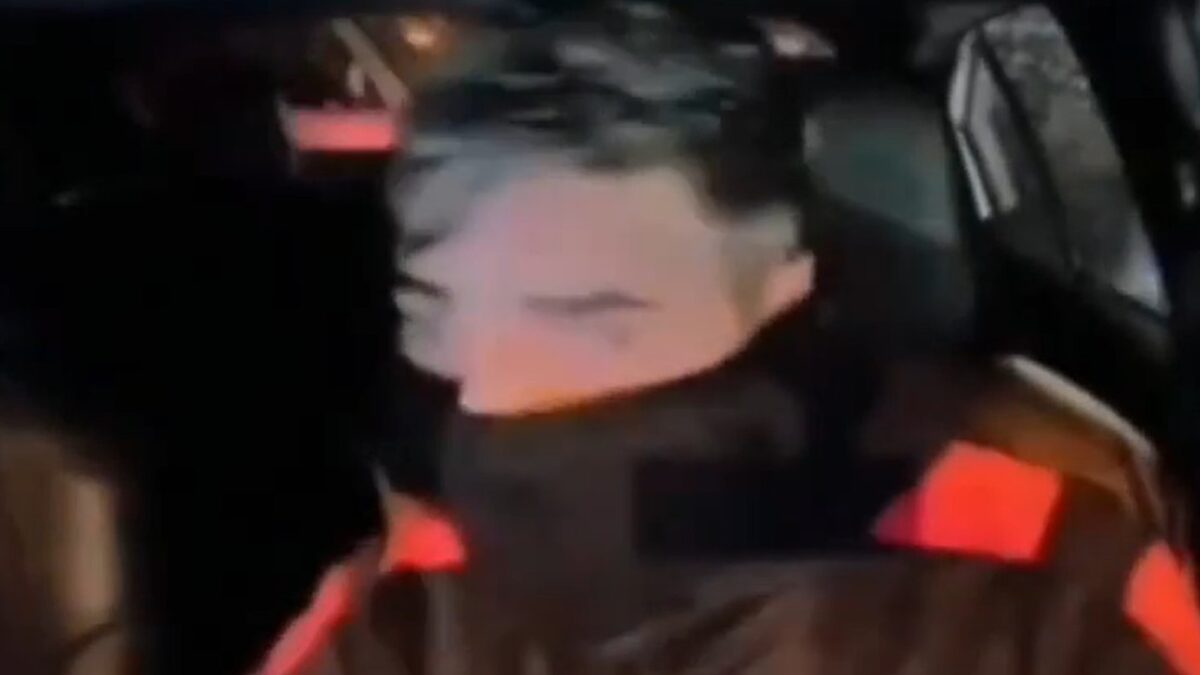 Robo a joven en Isidro Casanova grabado por cámara interna y cámaras de seguridad