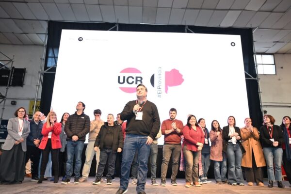 Radicalismo bonaerense relanza liderazgo en La Plata con acto político