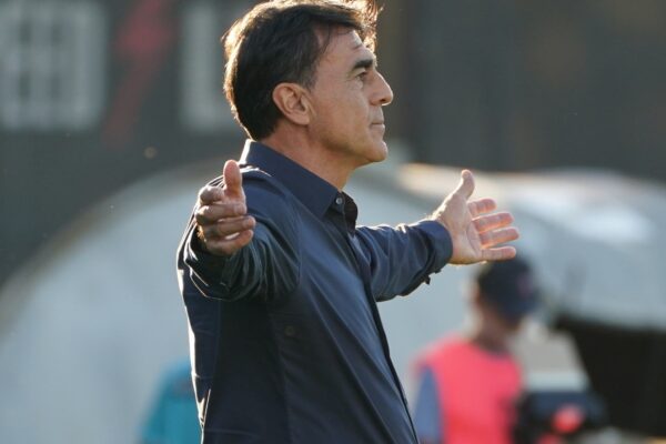Independiente despidió a Quinteros tras una goleada y una crisis interna