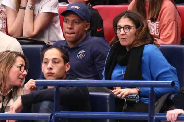 Fayza Lamari prohibió celulares en entrenamientos para fortalecer lazos entre jóvenes futbolistas