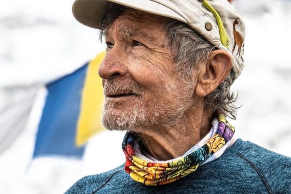 Carlos Soria Fontán, alpinista de 87 años, alcanza la cima del Manaslu y rechaza los récords