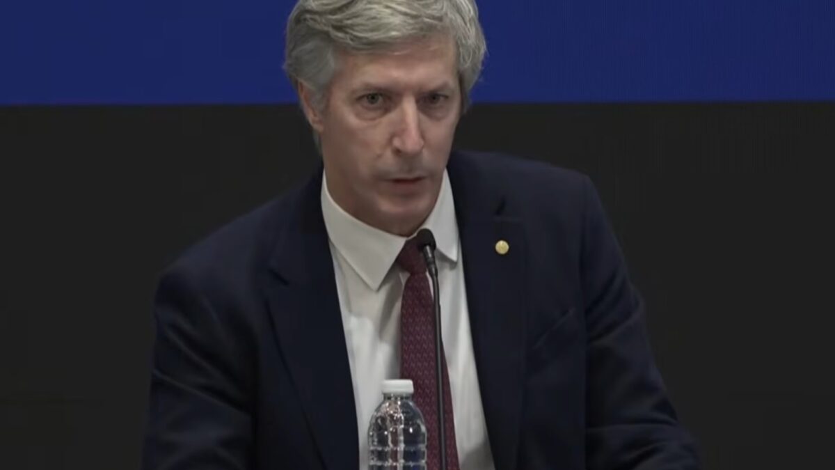Argentina descarta Plan Platita y mira al crédito en dólares