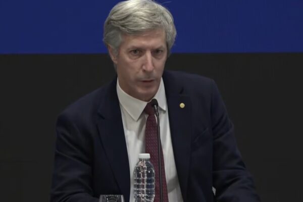 Argentina descarta Plan Platita y mira al crédito en dólares