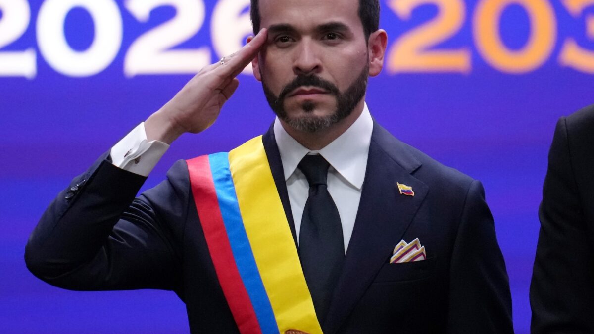 Abelardo De la Espriella asume presidencia de Colombia y promete combatir narcoterrorismo