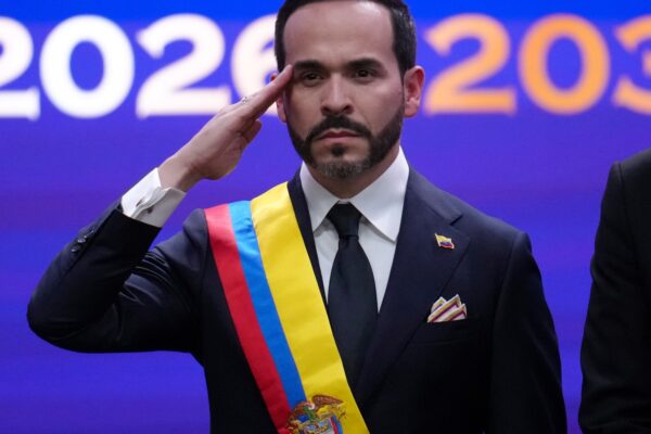 Abelardo De la Espriella asume presidencia de Colombia y promete combatir narcoterrorismo