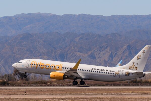 Justicia ordena embargar cuentas de Flybondi por 1.500 millones