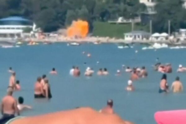 Dron ucraniano ataca playa rusa: siete civiles muertos y decenas heridos