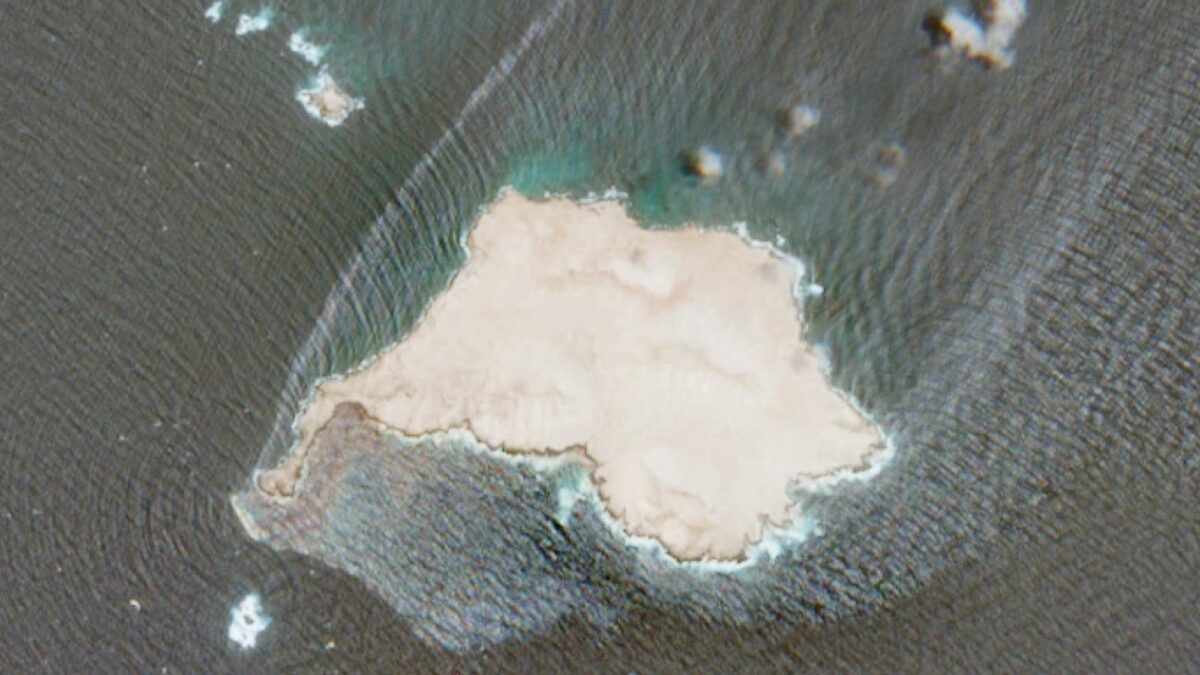 Derrame de petróleo en el Golfo de Omán crece y amenaza reserva natural