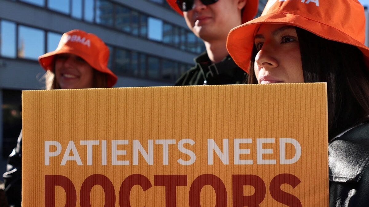 Aumenta el racismo en hospitales por la crisis de personal tras el Brexit