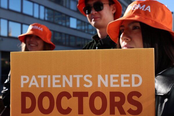 Aumenta el racismo en hospitales por la crisis de personal tras el Brexit