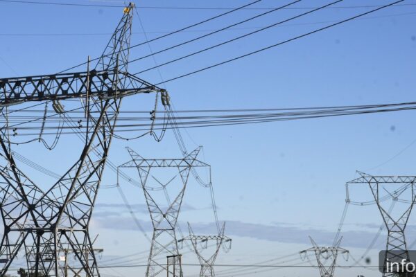Argentina inicia construcción de red eléctrica de $800 millones para garantizar suministro en la región metropolitana