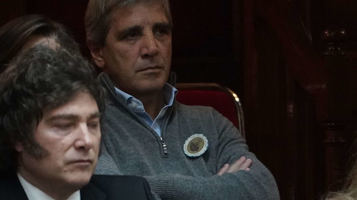 Ministro de Economía anticipa reelección de Milei en 2027 y defiende reforma del BCRA