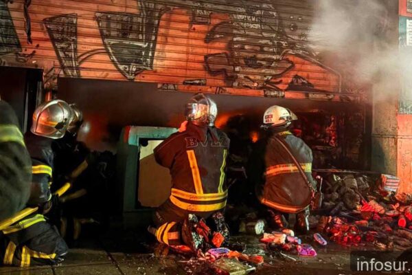 Incendio en un comercio de San José: bomberos controlaron las llamas en 10 horas