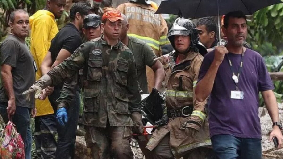 Helicóptero se estrella en Río de Janeiro, dejando cuatro muertos y un herido