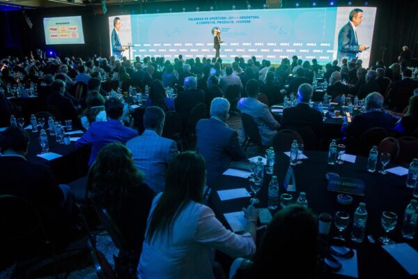 Empresarios de IDEA proyectan optimismo moderado para los próximos 12 meses