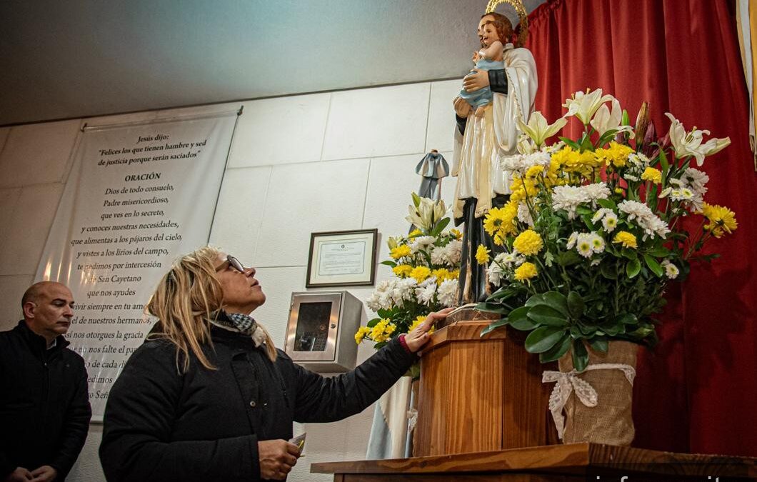 Fe y devoción en la Vigilia de San Cayetano de Almirante Brown