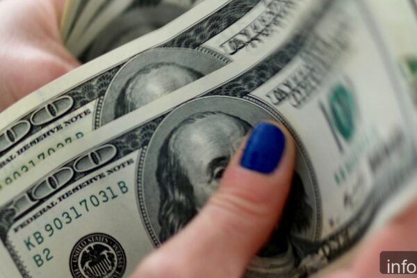 Dólar blue cierra en $1525: sube 2% en agosto y 17% anual
