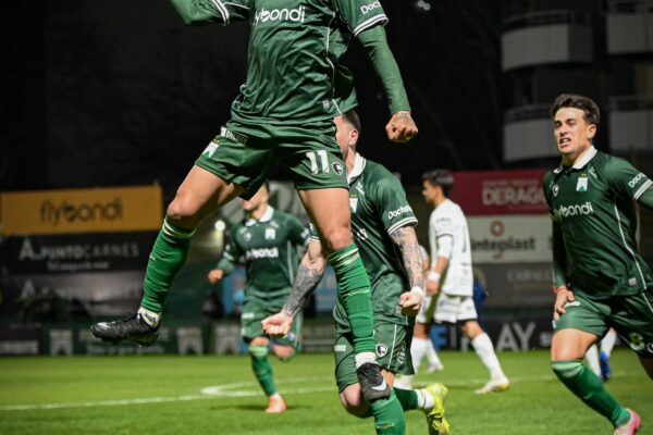 Ferro vence a All Boys con polémica y se aleja en la cima