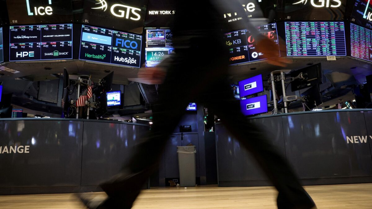 Bonos argentinos suben y riesgo país baja a 412 puntos