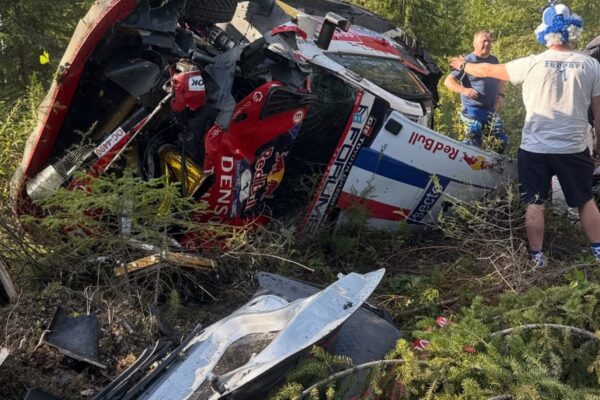 Ogier sufrió un vuelco brutal y fue hospitalizado en Finlandia