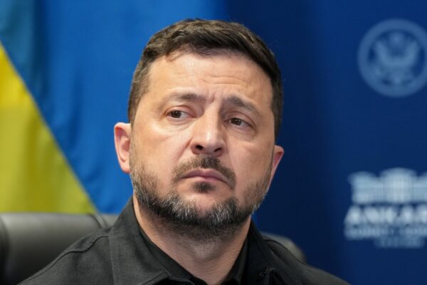 Ucrania confirma daño a 4 buques rusos en ataque a base naval en mar Negro