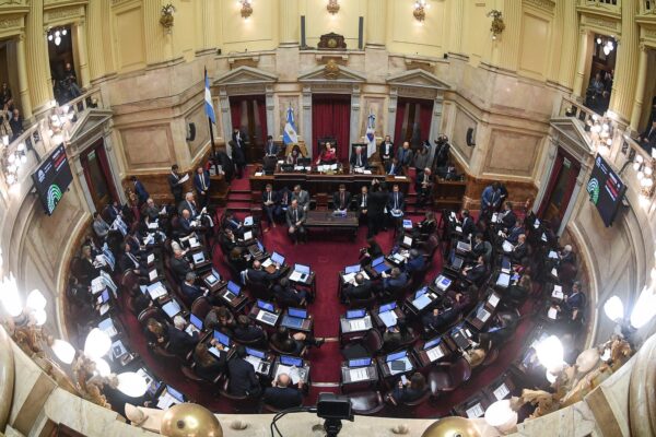 Gobierno acepta postergar capítulo controvertido de la ley de propiedad