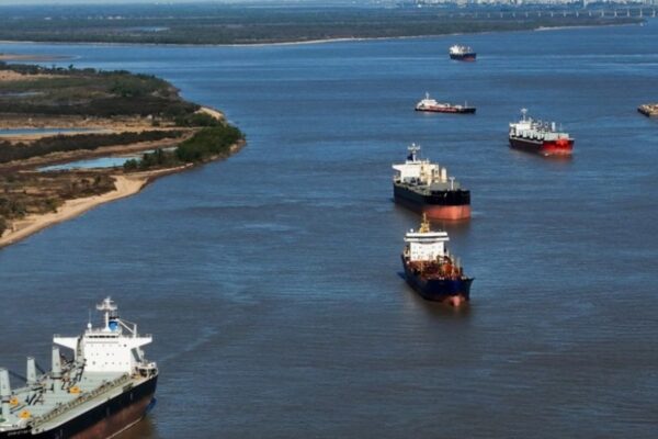 Paro en puertos: las petroleras evalúan el impacto en Vaca Muerta y la distribución de combustibles