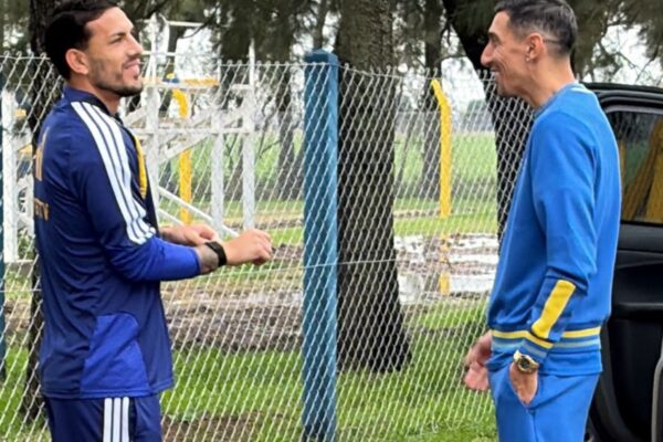 Paredes y Di María se abrazaron tras reencontrarse en Rosario