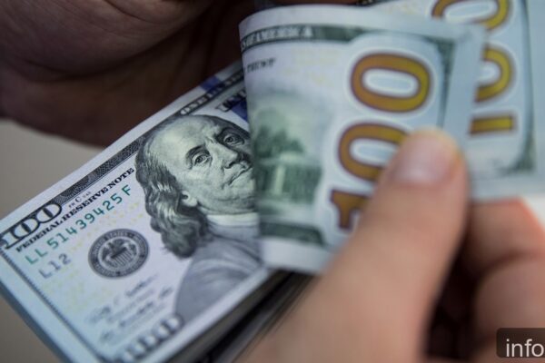Dólar blue alcanza $1.540 en compra y $1.560 en venta este sábado